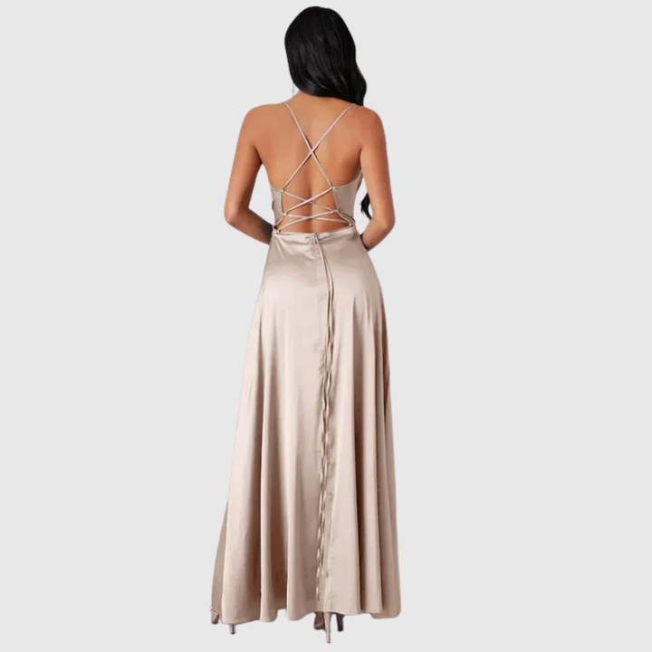 Alvaree | Evening dress in satin with high slit and open back